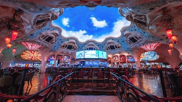 7 bars/lounges, poolside bar