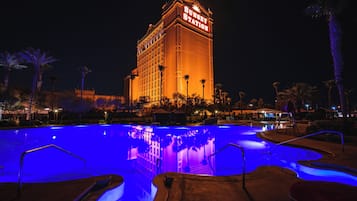 Alberca al aire libre por temporada y camas balinesas (con cargo)