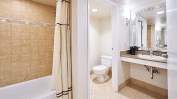 Articles de toilette gratuits, sèche-cheveux, serviettes fournies