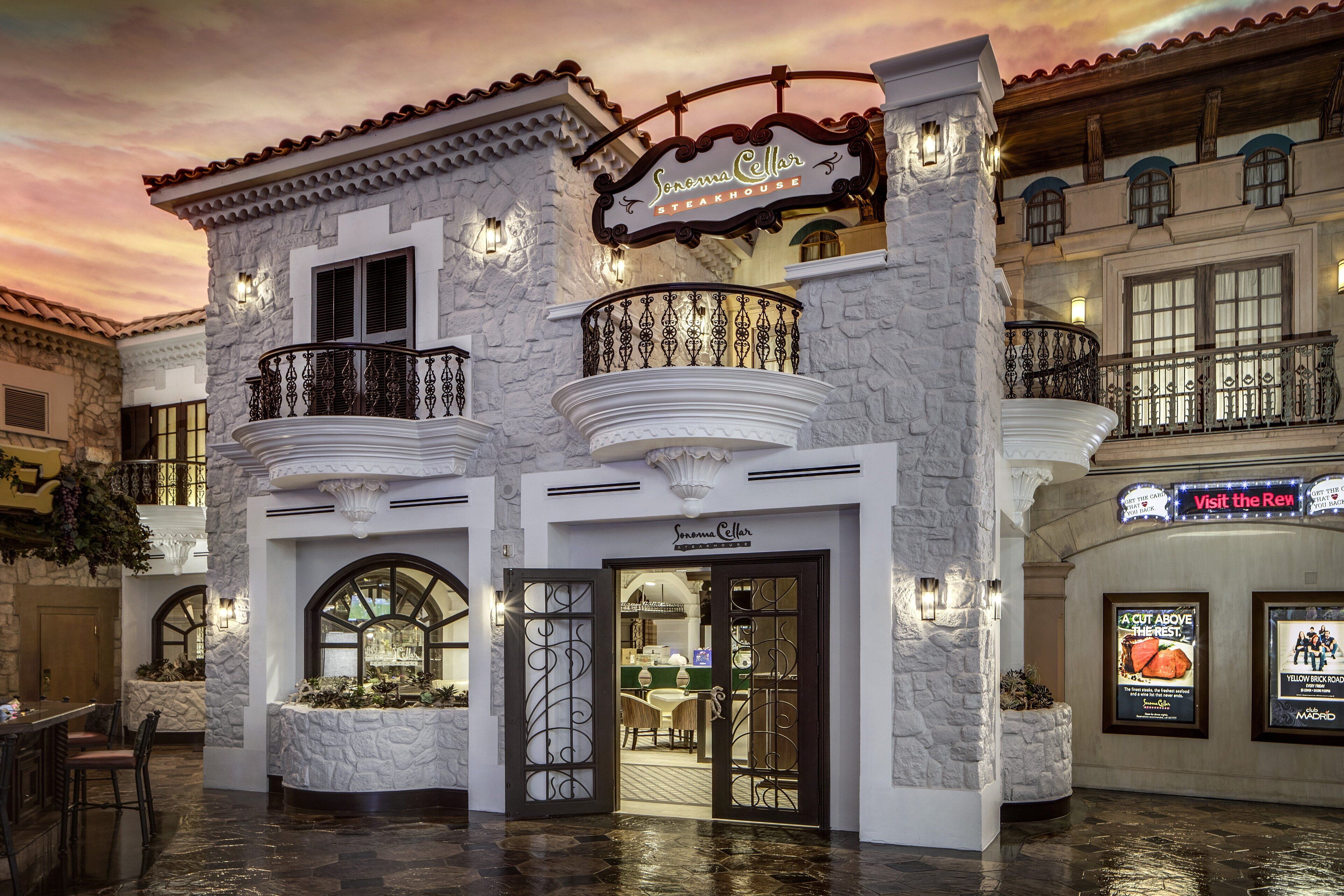 10 restaurants, breakfast, lunch, dinner served; American cuisine