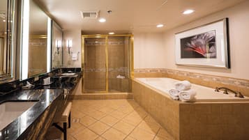 Signature Suite, 1 King Bed | Bathroom | Free toiletries, hair dryer, towels