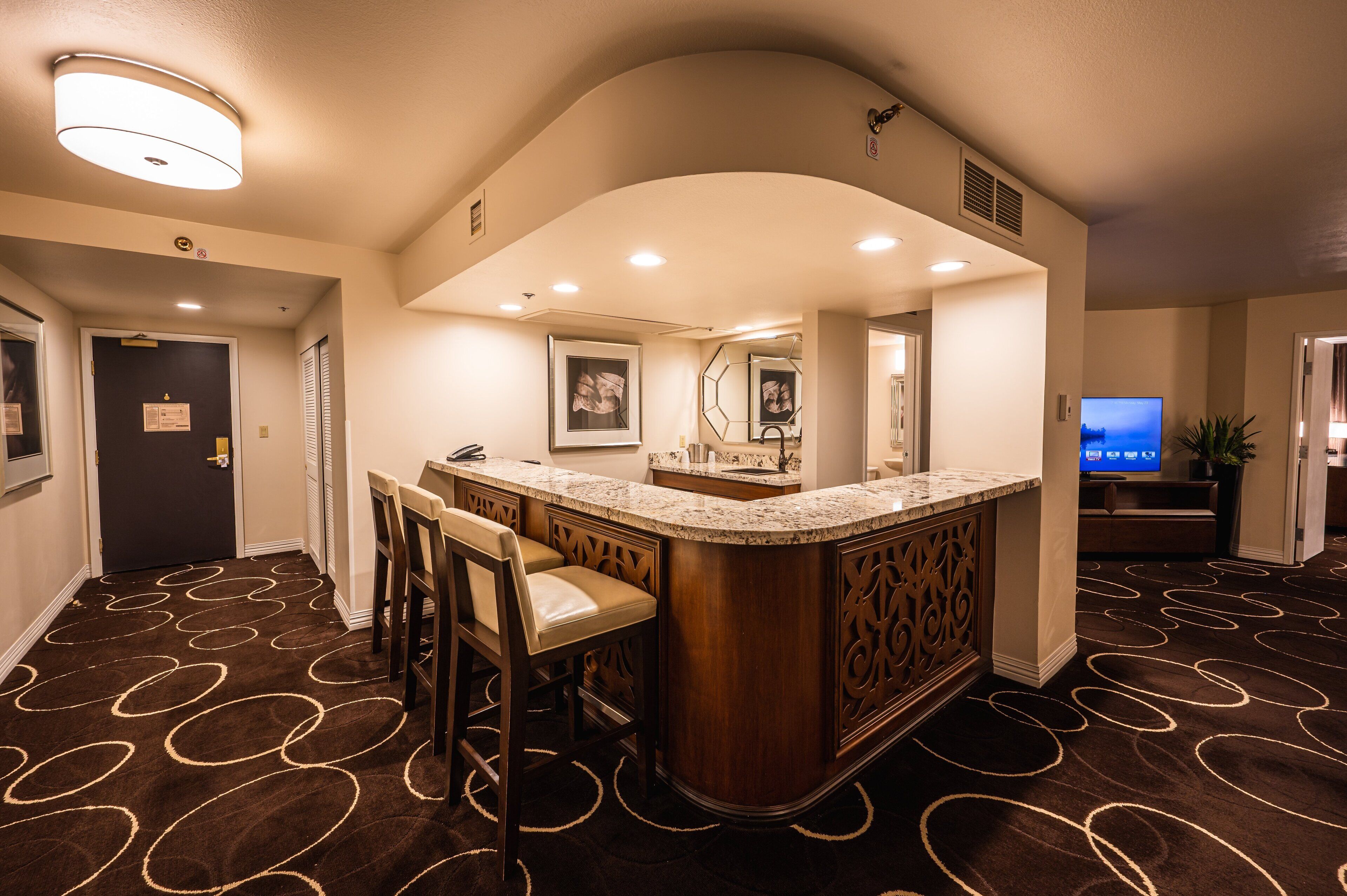 suite, 1 king bed | 1 bedroom, pillow-top beds, laptop workspace, blackout curtains