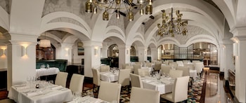 10 restaurants, breakfast, lunch, dinner served; American cuisine at Sunset Station Hotel & Casino