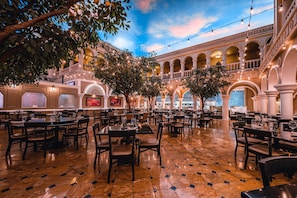 10 Restaurants, Frühstück, Mittagessen, Abendessen, amerikanische Küche