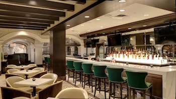 7 bars/lounges, poolside bar at Sunset Station Hotel & Casino