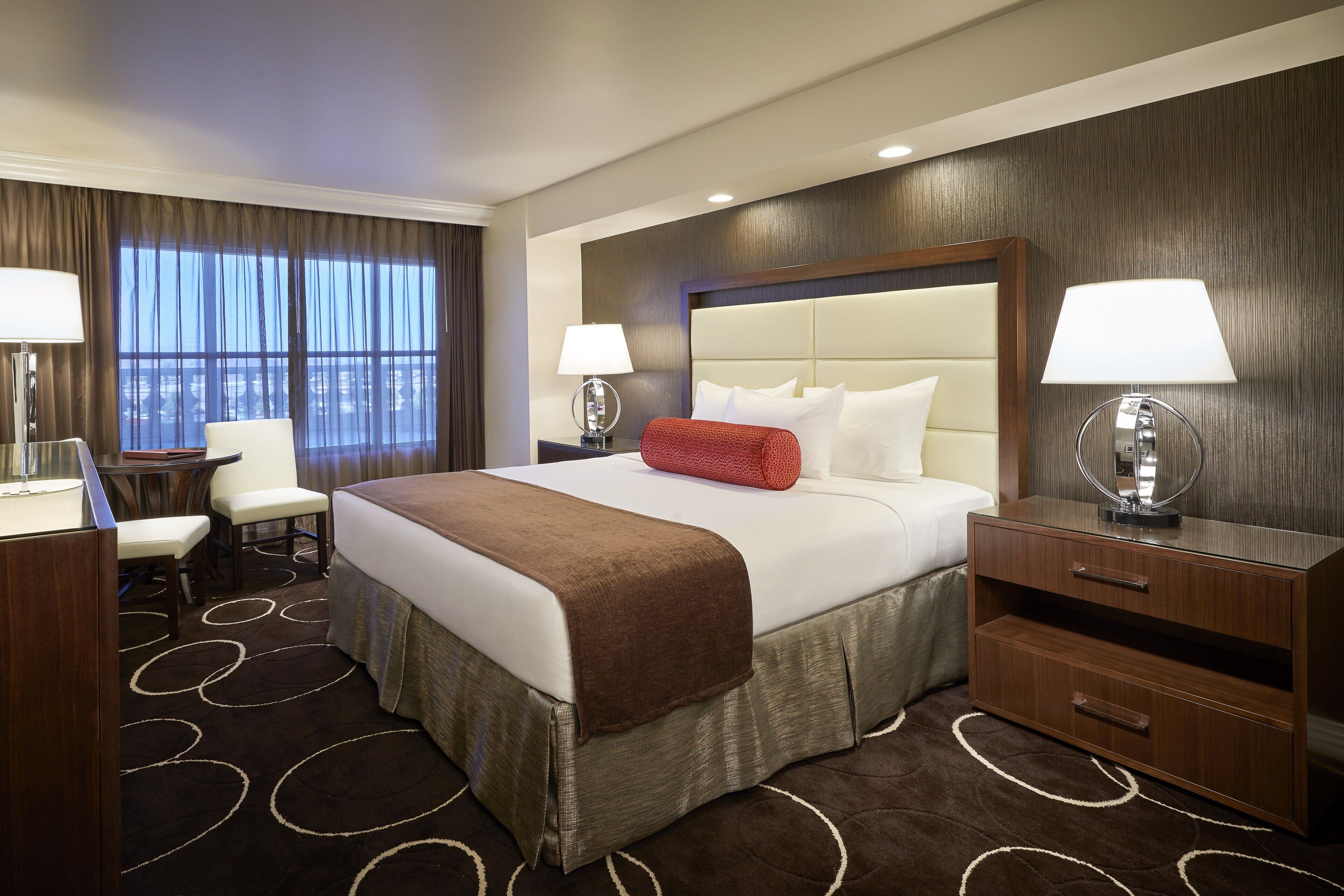 Colchones con pillow-top y espacio para trabajar con laptop 