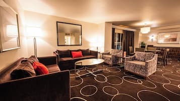 Signature Suite, 1 King Bed | Pillowtop beds, laptop workspace, blackout drapes, iron/ironing board