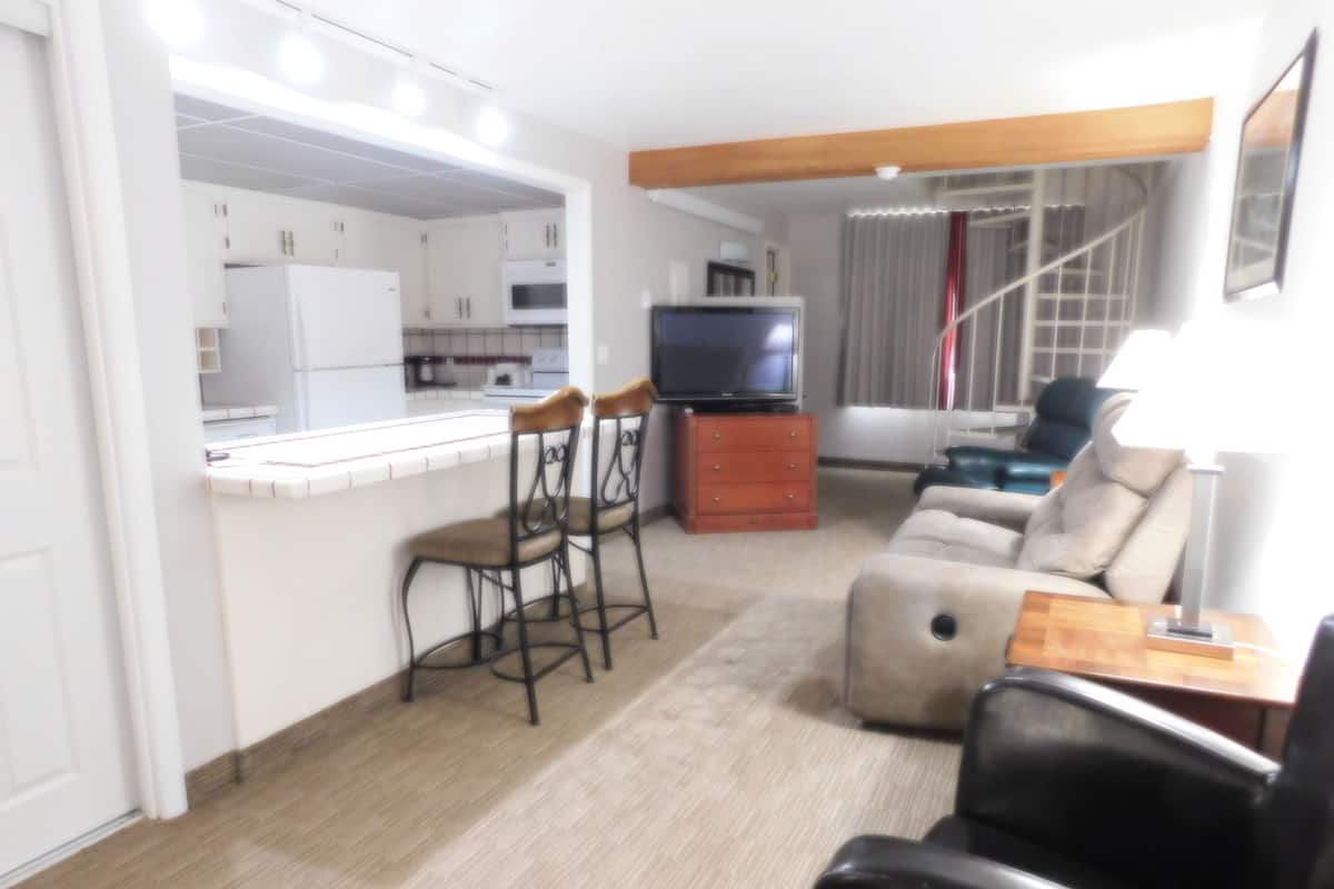 Chambre Premium, 2 grands lits, cuisine, dans les dépendances | Literie de qualité supérieure, bureau, fer et planche à repasser