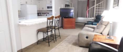 Premium bedding, desk, iron/ironing board, free WiFi