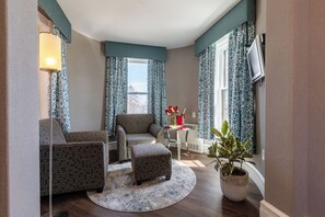 1 bedroom, pillow-top beds, individually furnished, desk
