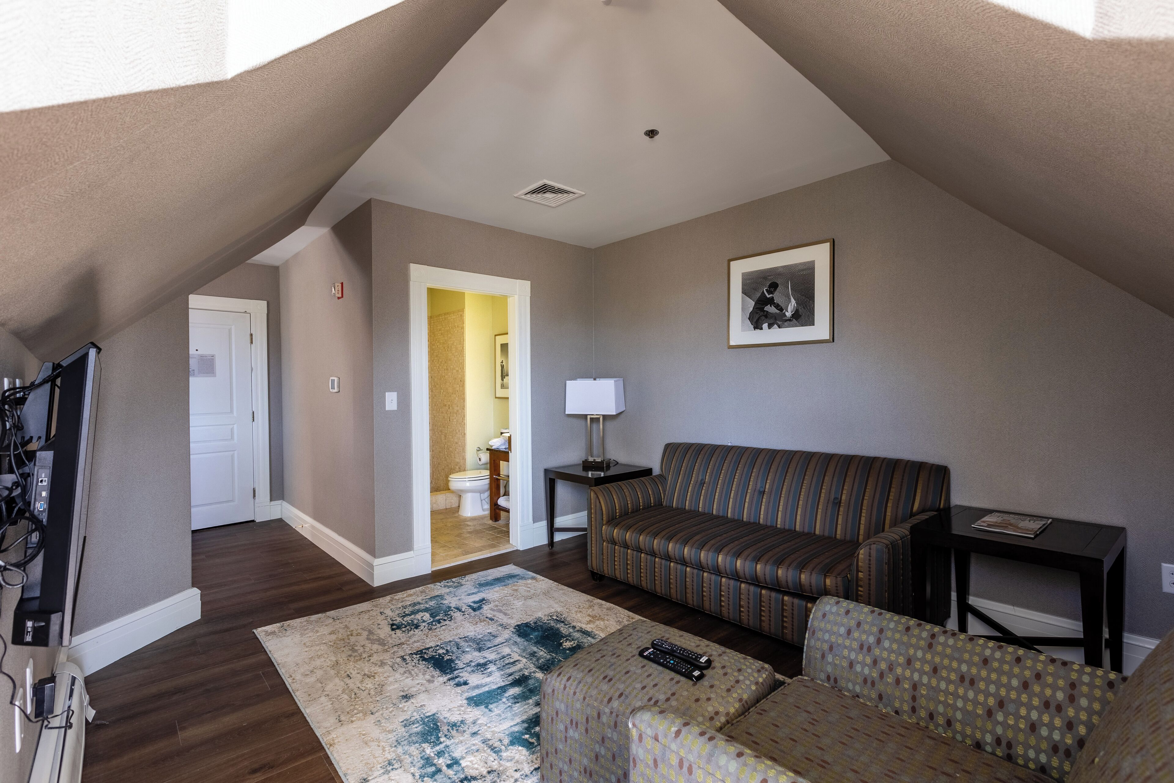 presidential suite, 1 queen bed with sofa bed | 1 bedroom, pillow-top beds, individually furnished, desk