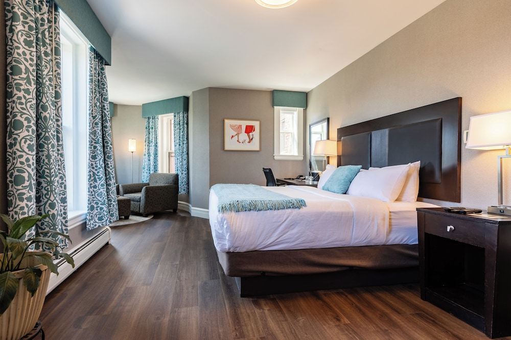 The Centennial Hotel by null