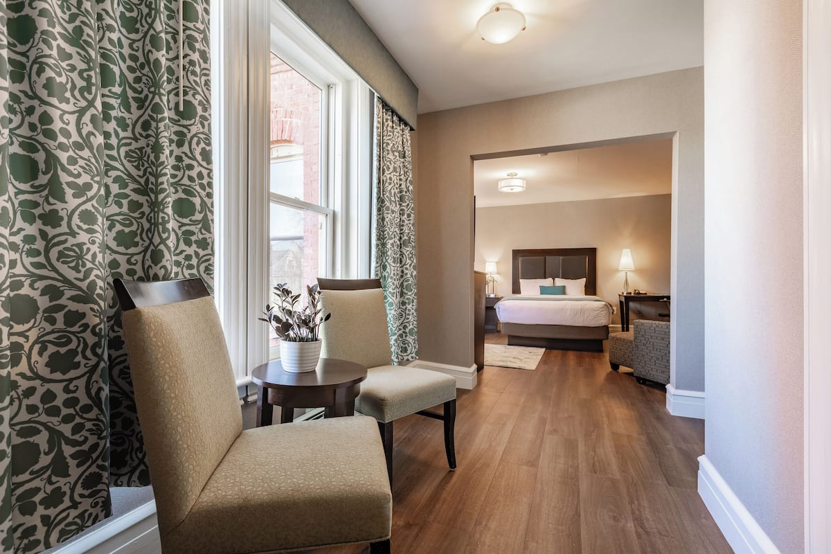 1 bedroom, pillow-top beds, individually furnished, desk