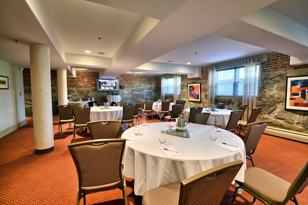 The Centennial Hotel by null