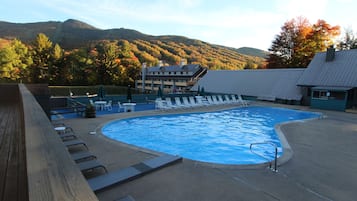 2 piscinas cubiertas, una piscina al aire libre de temporada