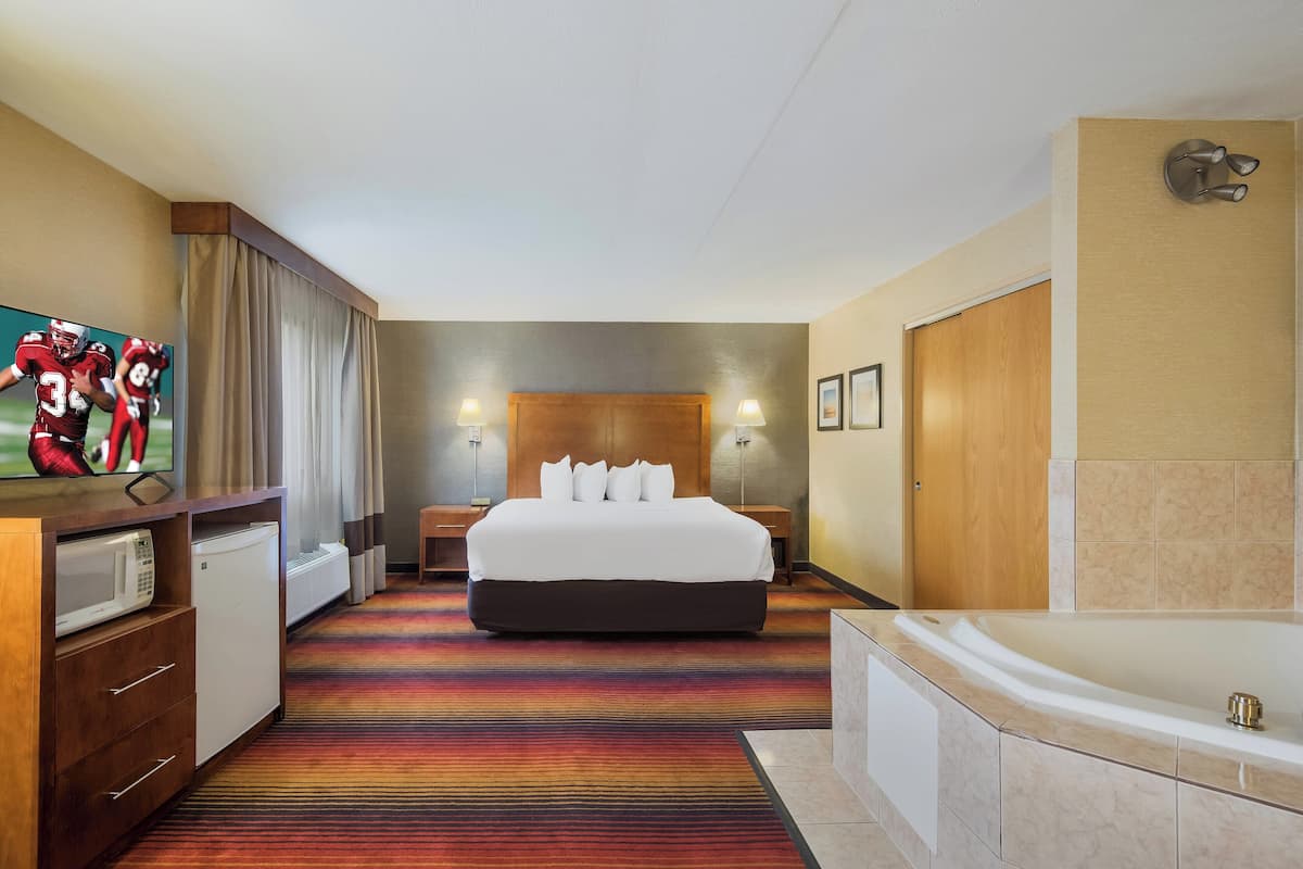 Suite, 1 King Bed, Accessible, Non Smoking (Jetted Tub)