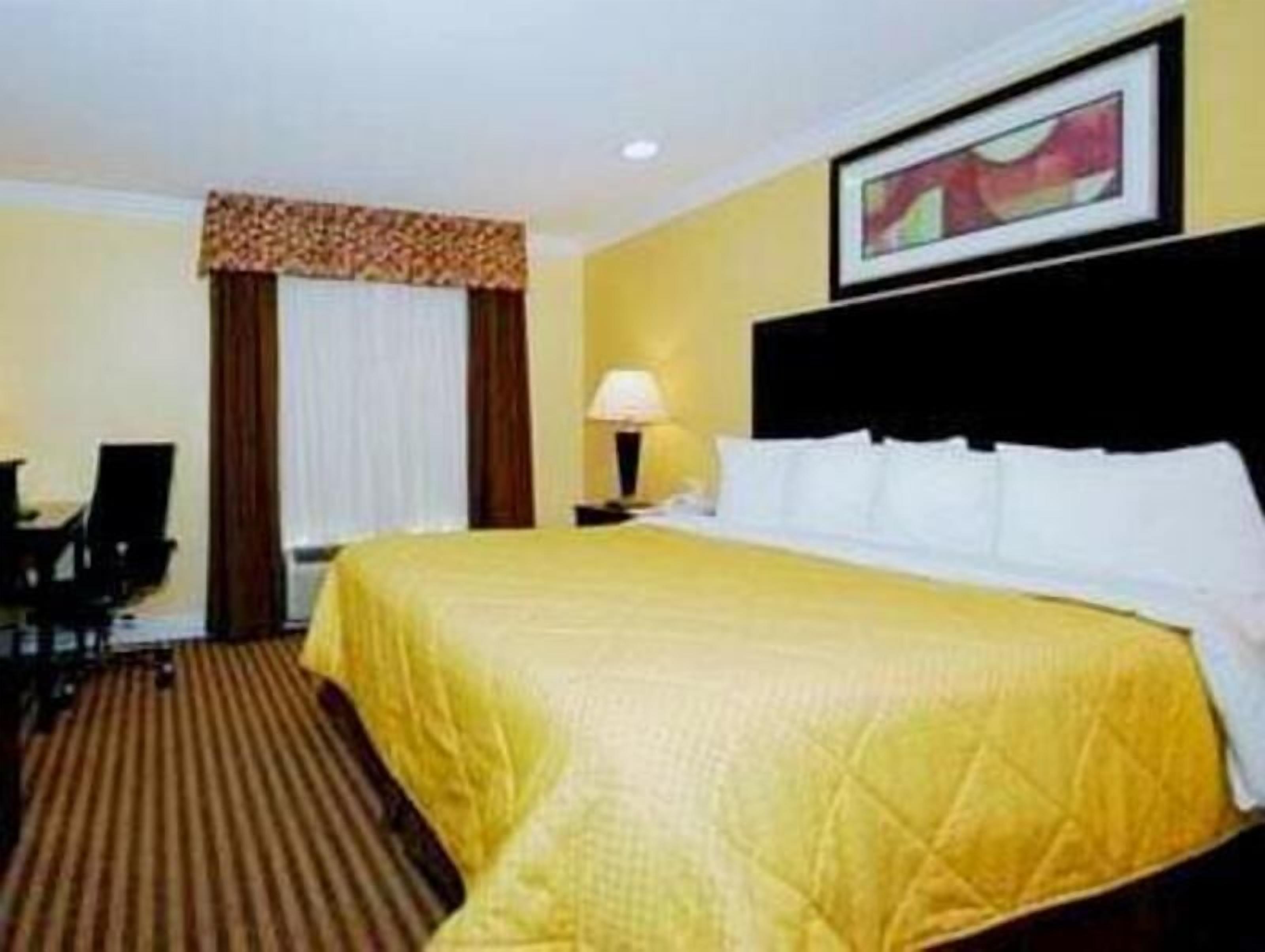 Iron/ironing board, free WiFi, bed sheets, alarm clocks