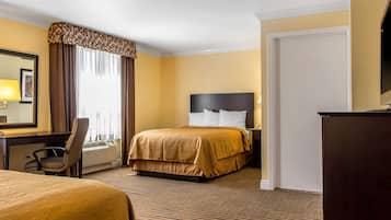 Standaard kamer, 1 kingsize bed, niet-roken | Een strijkplank/strijkijzer, gratis wifi, beddengoed, een wekker