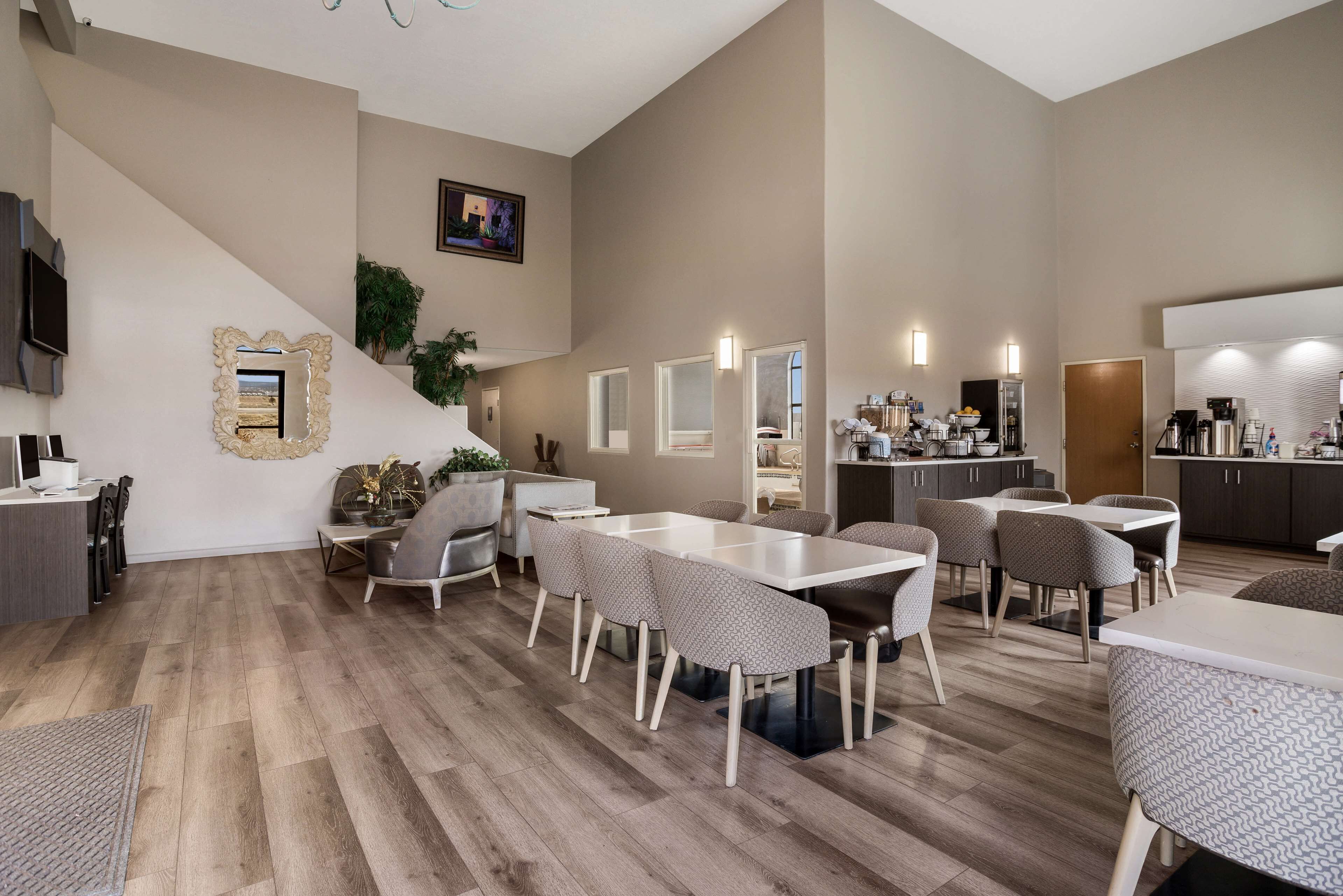 Desayuno completo gratuito y diario