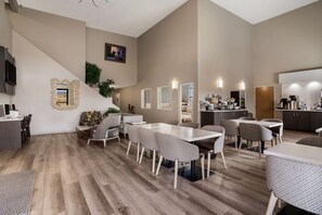 Petit déjeuner complet compris tous les jours