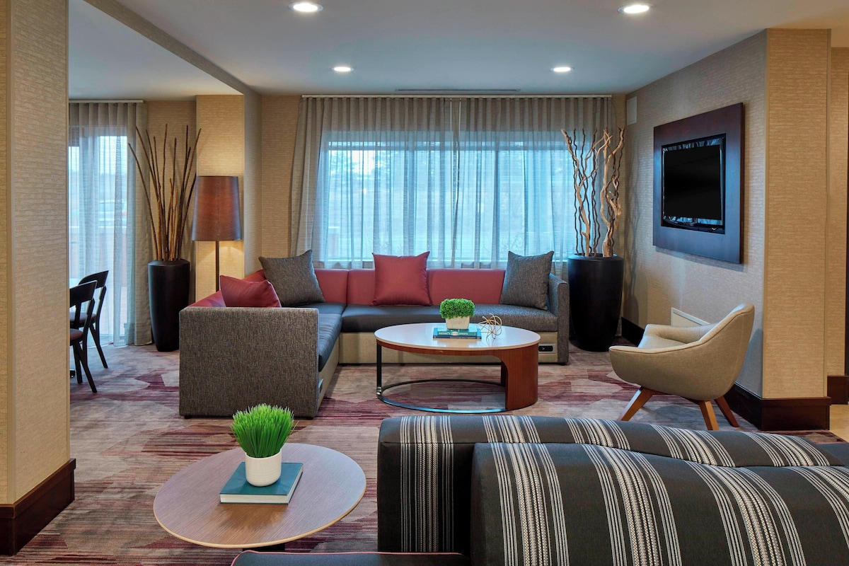 Scotia Courtyard by Marriott Albany Thruway Hotel room