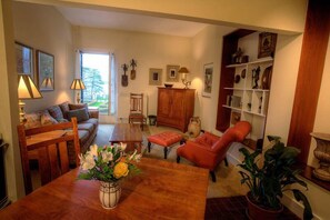 Vila (Landmark Original) | Ruang keluarga | TV layar datar