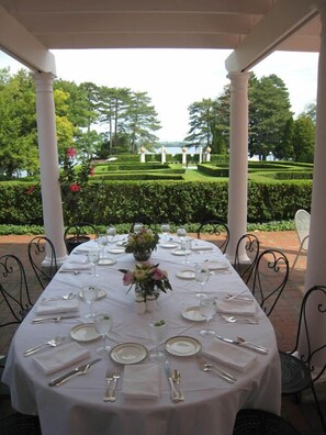 Se sirven desayunos y cenas (con vistas al jardín) 