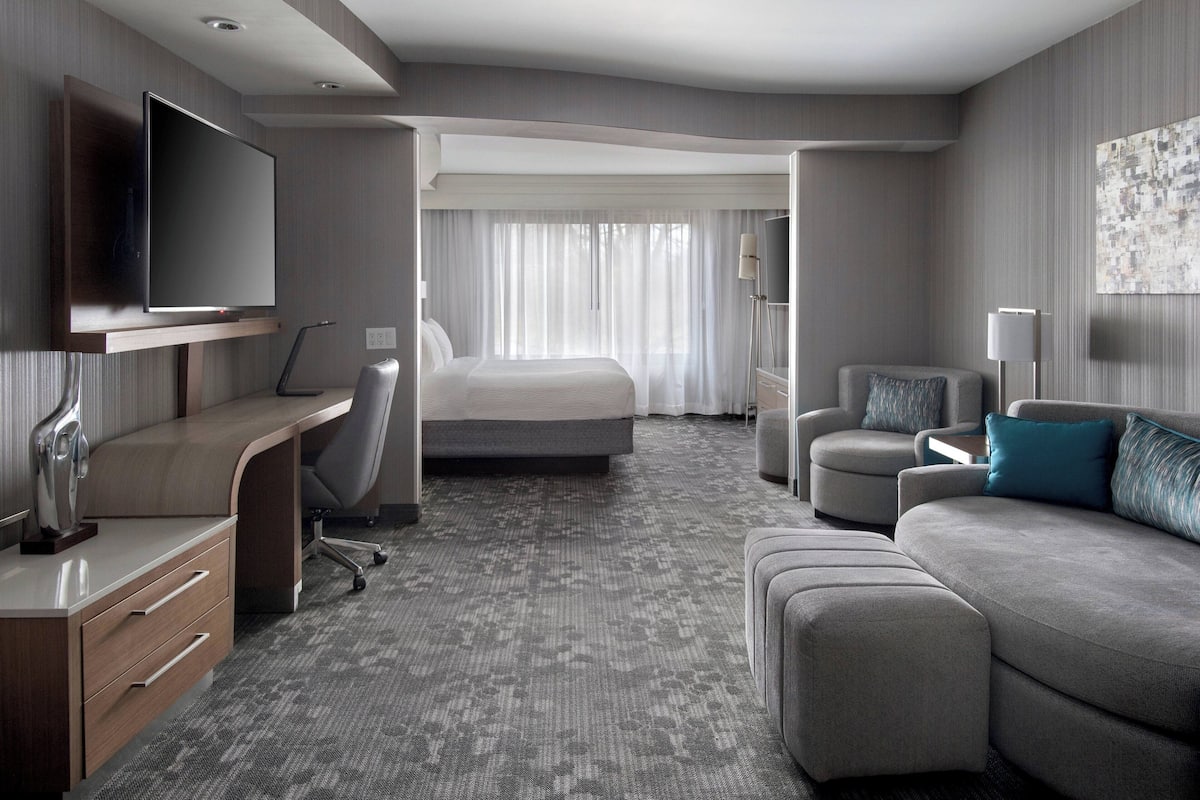 1 bedroom, egyptian cotton sheets, premium bedding, down duvets