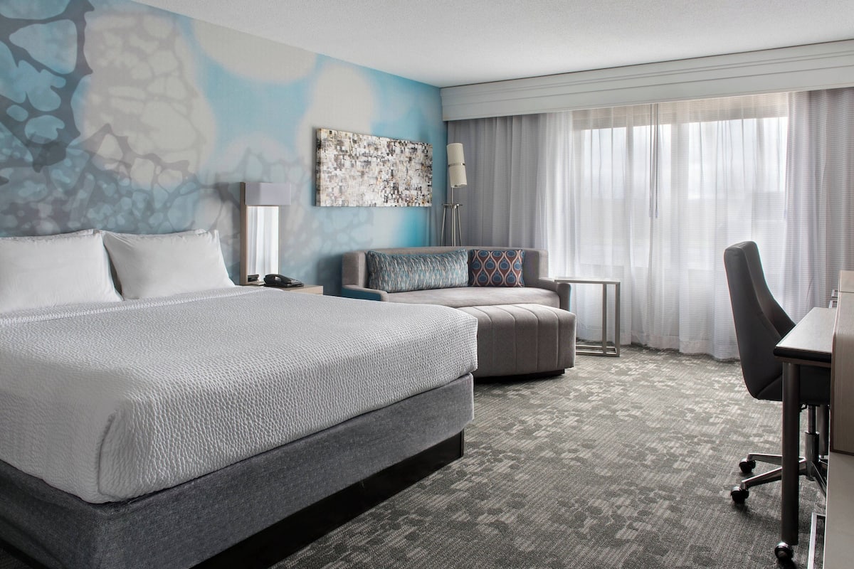 1 bedroom, egyptian cotton sheets, premium bedding, down duvets