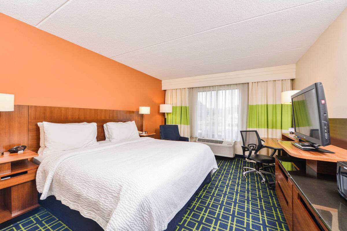 1 bedroom, hypo-allergenic bedding available, desk, blackout drapes