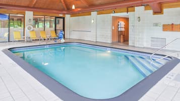 من حمّامات السباحة المغطاة