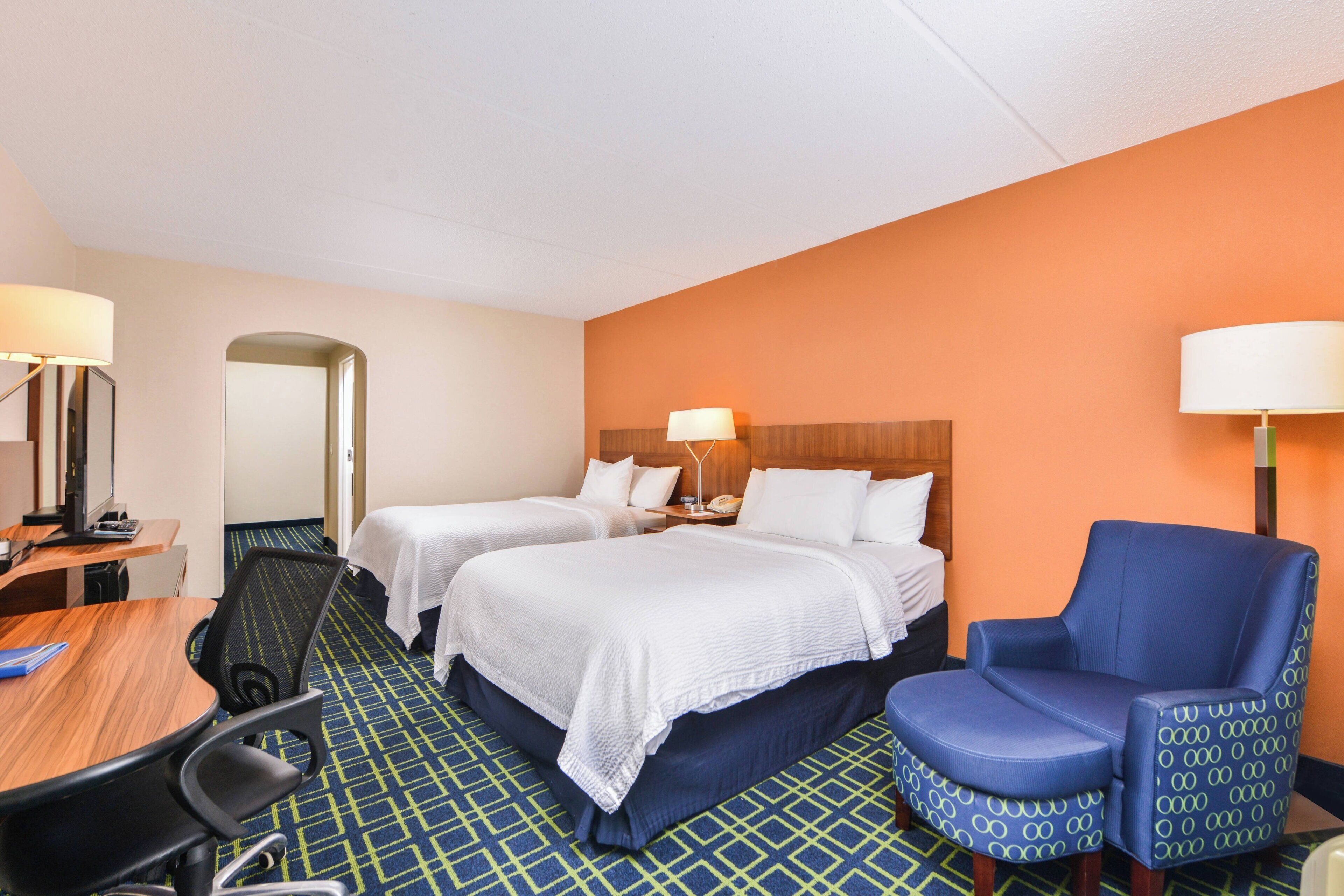 1 bedroom, hypo-allergenic bedding, desk, blackout drapes