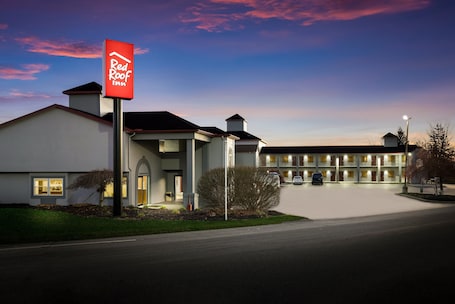 Exterior. Red Roof Inn Weedsport