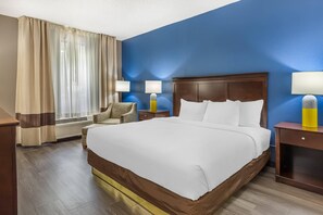 Rom – standard, 1 kingsize-seng, ikke-røyk | Blendingsgardiner, strykejern/-brett, wi-fi (inkludert) og sengetøy