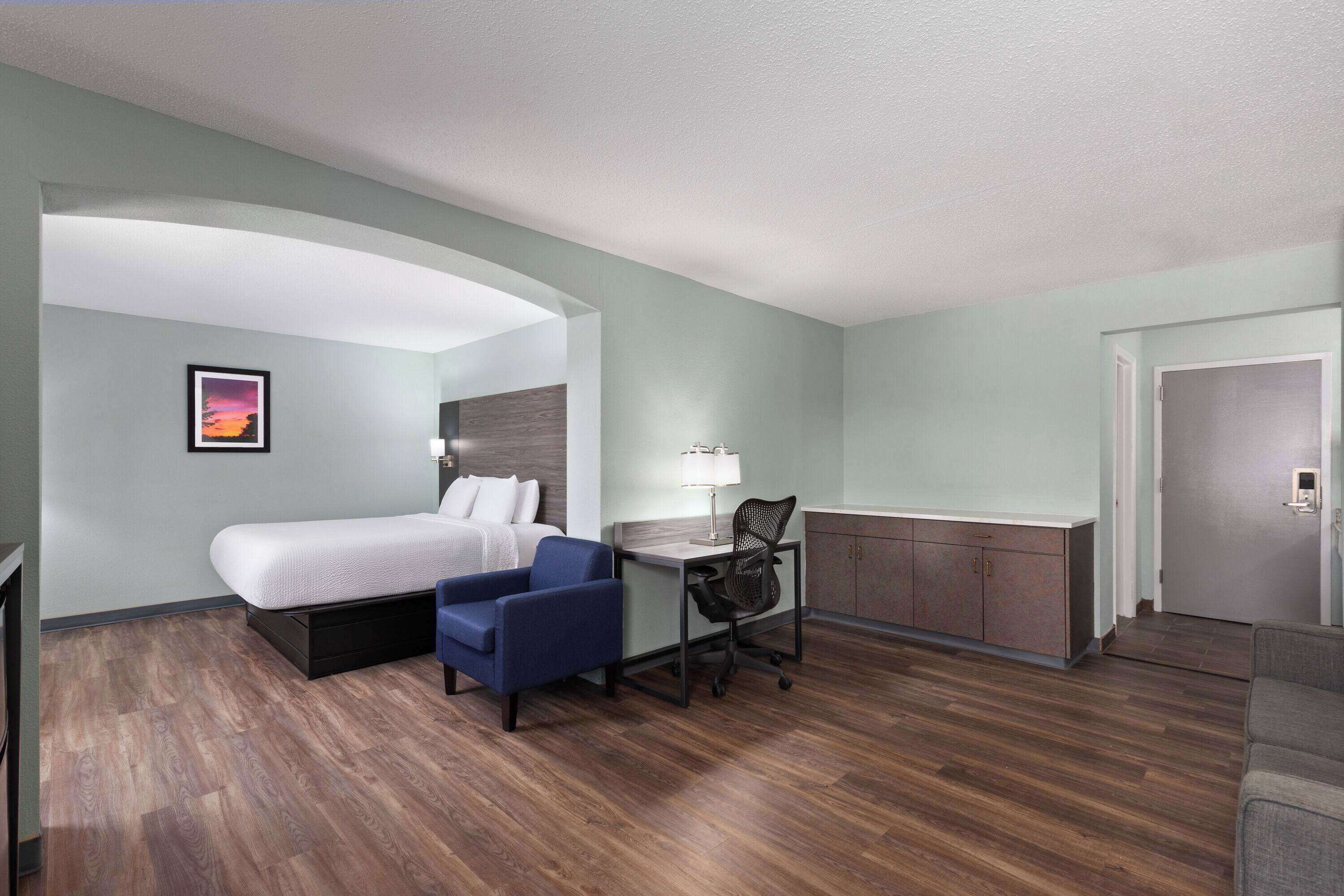 Suite, 1 King Bed, Non Smoking | Desk, iron/ironing board, free WiFi