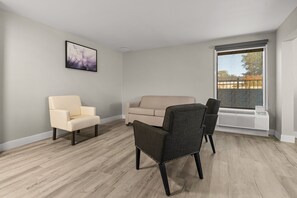 Superior Room, 1 King Bed, Non Smoking | Desk, laptop workspace, blackout drapes, free WiFi - Red Roof Inn Washington, NC (Washington)