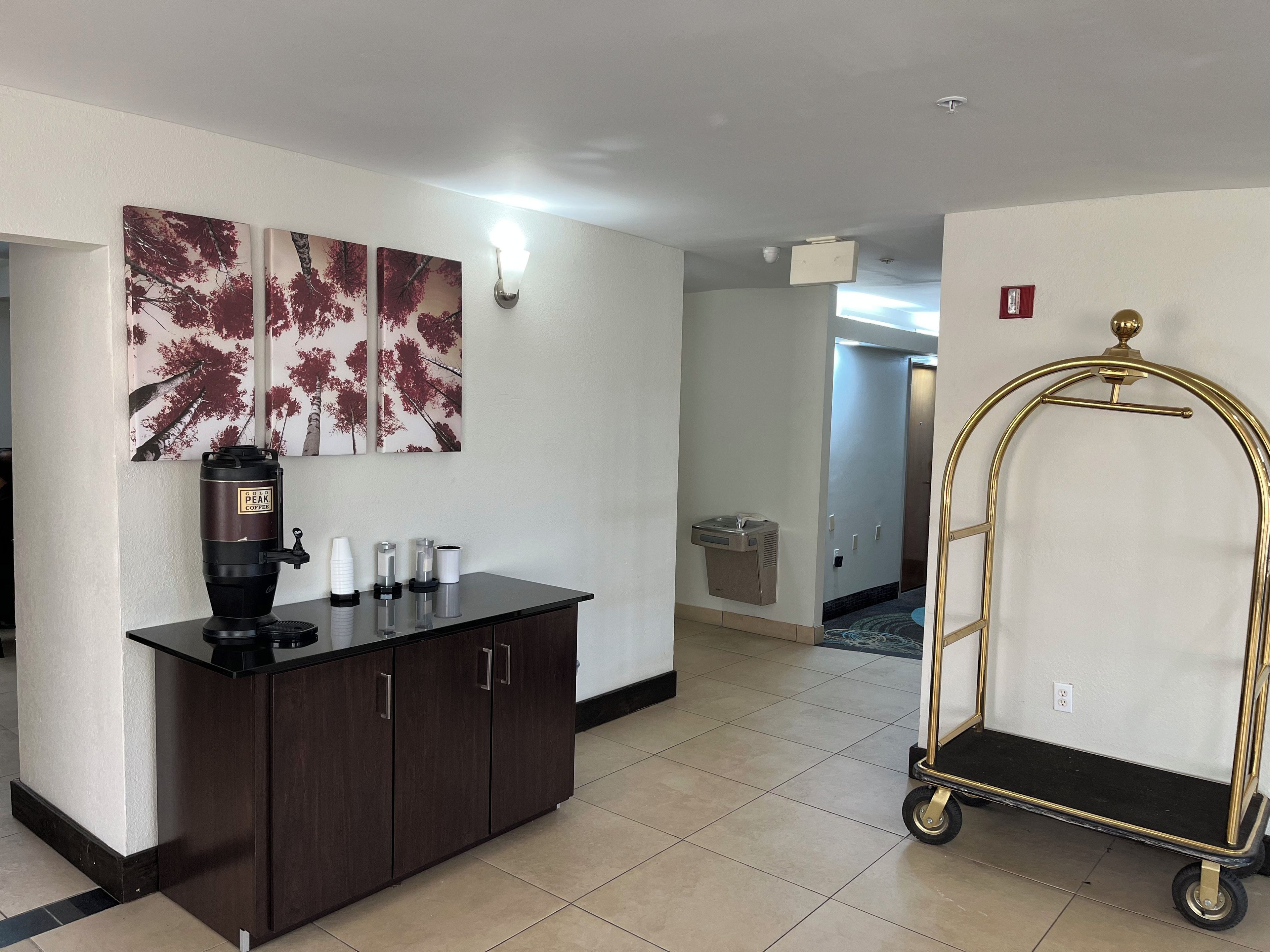 Lobby lounge