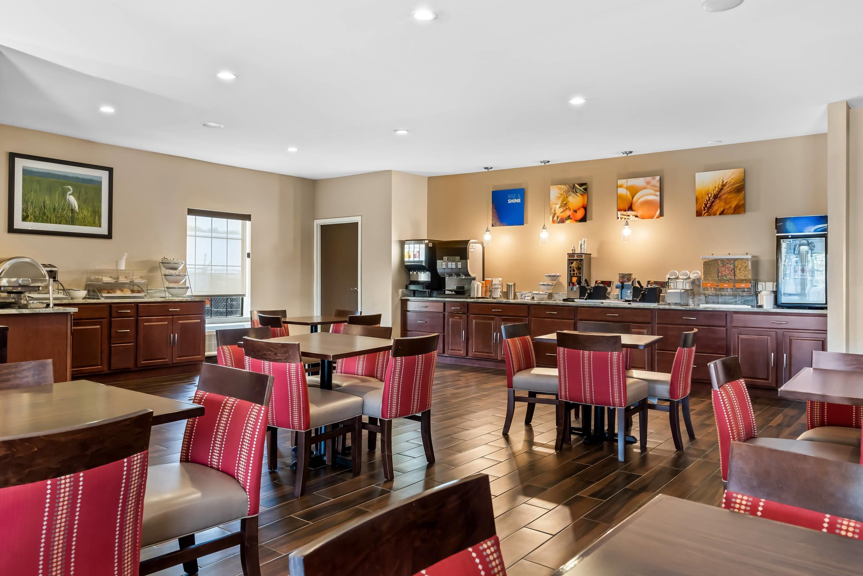 朝食 (ビュッフェ)、毎日提供 (無料)