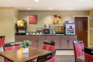 Free daily buffet breakfast  - Comfort Suites Gastonia - Charlotte (Gastonia)