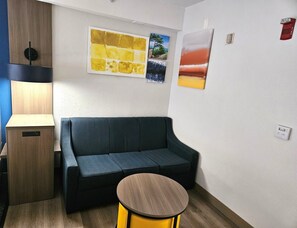 Ropa de cama de alta calidad y escritorio
