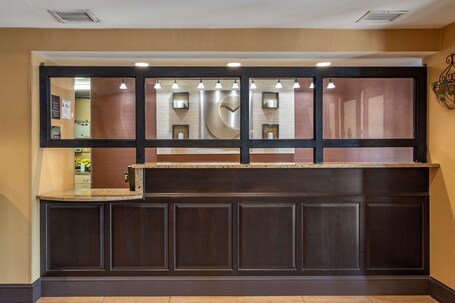 Comfort Inn Biltmore West - Image 4