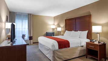 Hypo-allergenic bedding, down comforters, in-room safe, desk