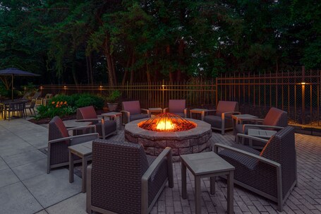 Courtyard by Marriott Asheville - Image 15
