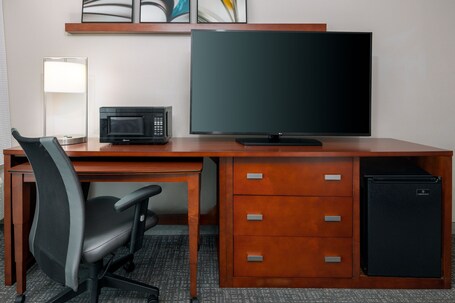 Courtyard by Marriott Asheville - Image 22