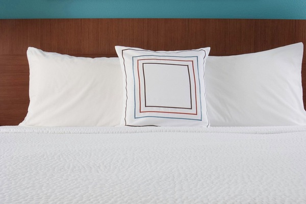 Room, 1 Queen Bed | Desk, blackout drapes, iron/ironing board, free cribs/infant beds