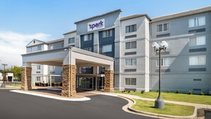 A modern hotel with a 'Spark by Hilton' sign, a covered entrance, and a well-maintained lawn. - Spark by Hilton Kannapolis (Kannapolis)