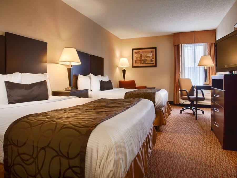 In-room safe, desk, laptop workspace, blackout drapes