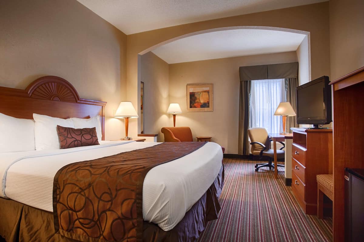 In-room safe, desk, laptop workspace, blackout drapes