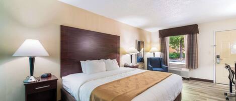 Bureau, fer et planche à repasser, lits bébé (gratuits)