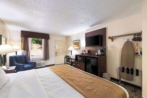 Standard Room, 1 King Bed, Non Smoking | Desk, iron/ironing board, free cribs/infant beds, free rollaway beds